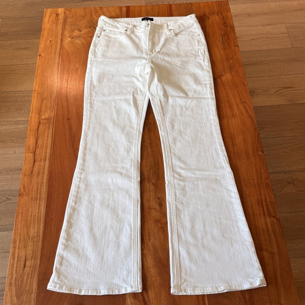 Quince Women's White Denim Flare Jeans‎ Size 30
